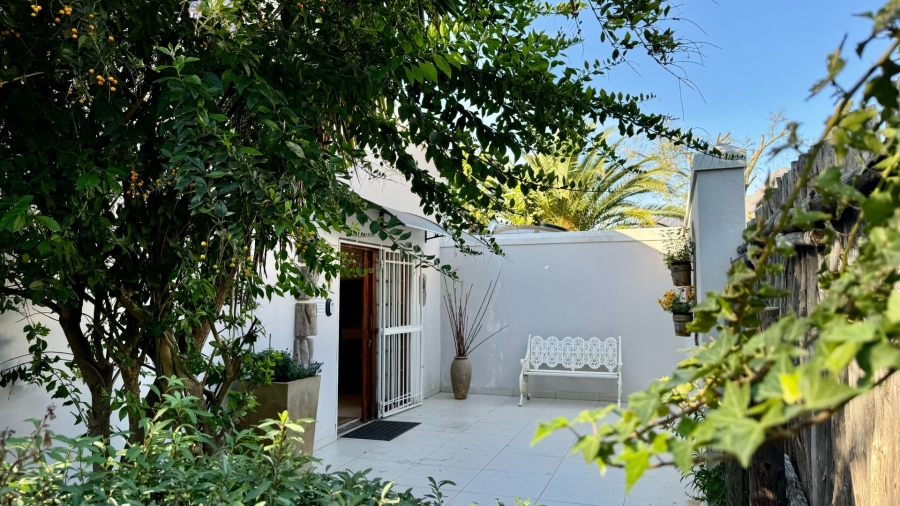 To Let 2 Bedroom Property for Rent in Raithby Western Cape